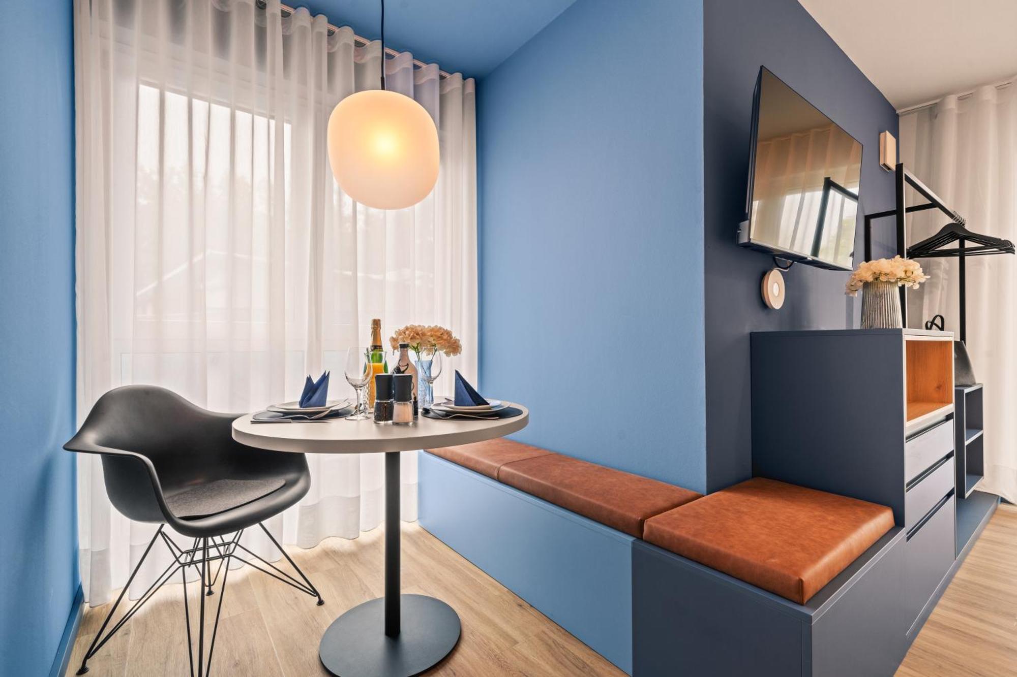 Motel42-Temporary Living FDH Екстериор снимка