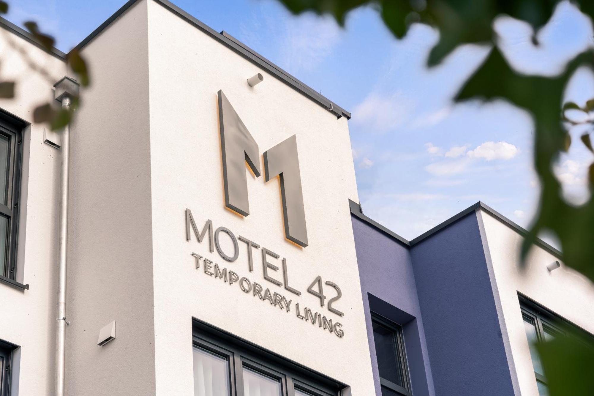 Motel42-Temporary Living FDH Екстериор снимка